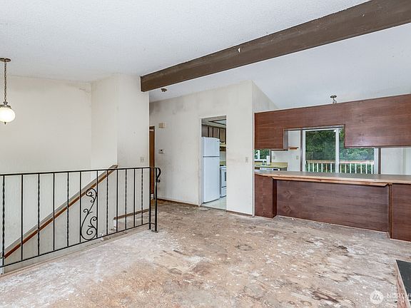 4th image of 2330 171st Place SE