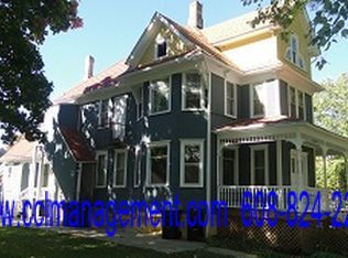 204 Market St APT B, Deforest, WI 53532