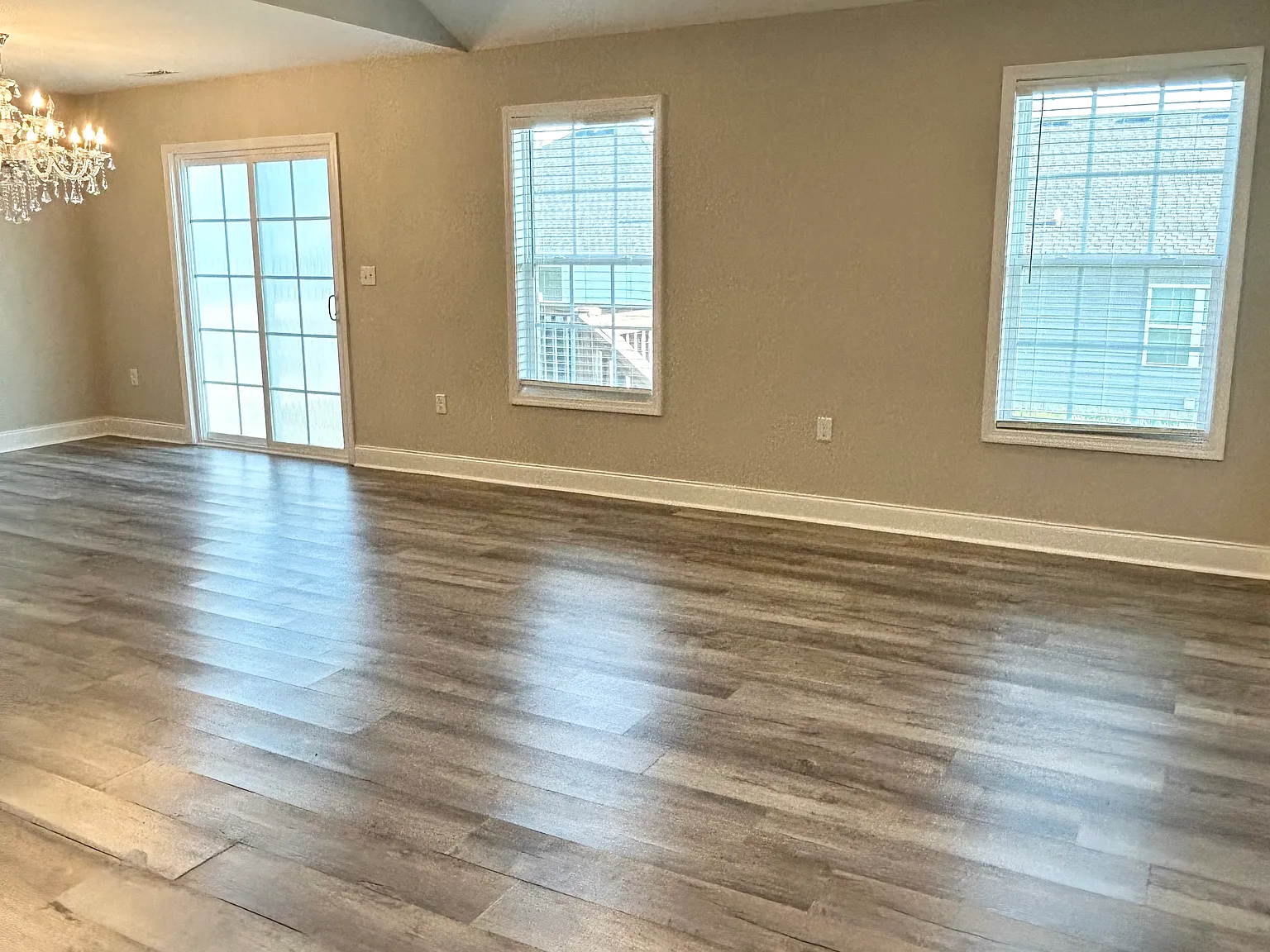 3 bed, 1298 sqft, $1,595 — Photo 2