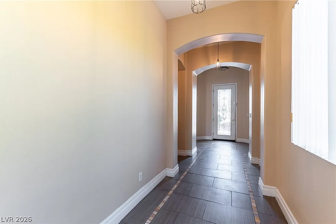 3 bed, 2.5 bath, 2376 sqft, $3,250 — Photo 4