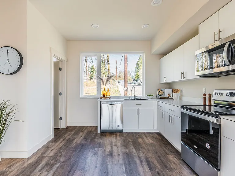Skyridge Townhouses — Photo 32