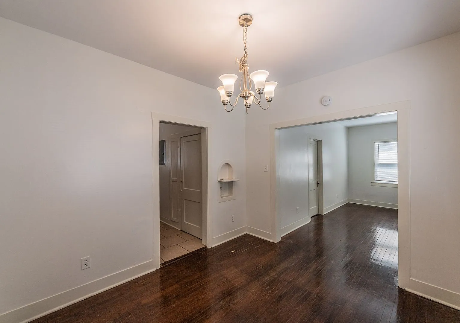 743 E Ashby Pl — Photo 2