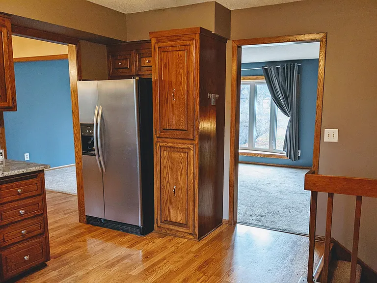 stainless steel appliances throughout