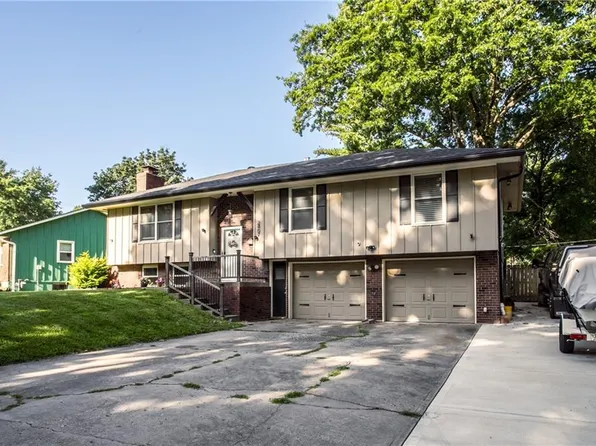 2407 NW 5th St, Blue Springs, MO 64014