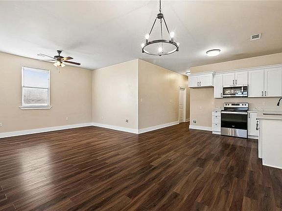 4th image of 2780 Sage St