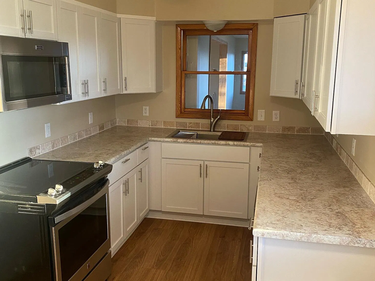 4 bed, 2020 sqft, $2,450 — Photo 3