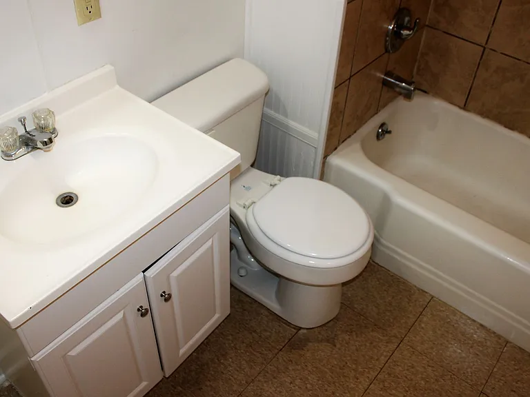 234 W 3rd St — Photo 13