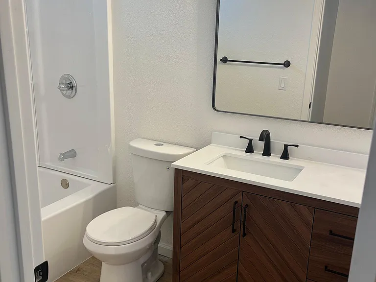 1650 Slater St #3 — Photo 3