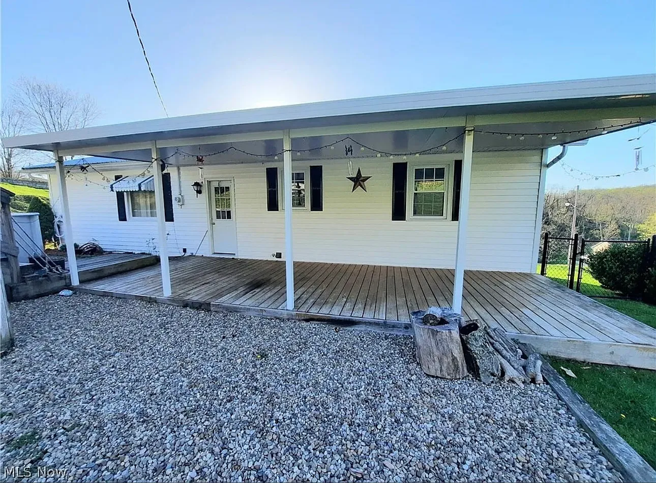 3 bed, 1.5 bath, $1,650 — Photo 2
