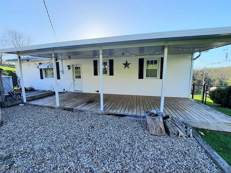 129 Westview Dr — Photo 2