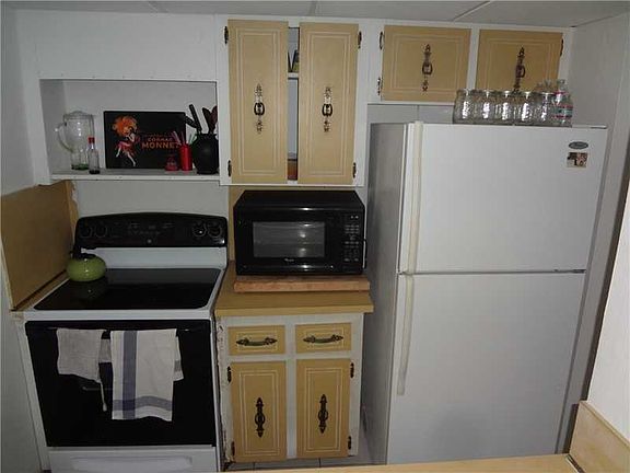 2nd image of 1225 NE 124th St APT 42A