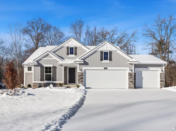 2103 Quarter Horse Dr, Cedar Springs, MI 49319