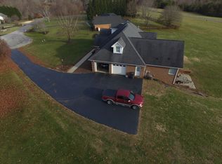 273 Red Hill Dr, Martinsville, VA 24112