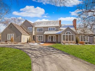 10256 N Range Line Ct, Mequon, WI 53092