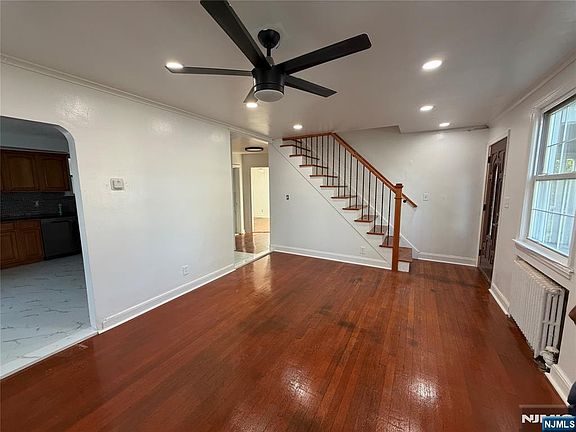 4th image of 153-155 Arlington Ave