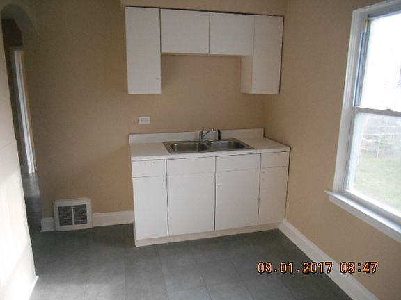 4th image of 18017 Wildwood Ave