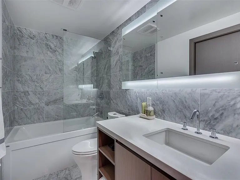 68 Smithe St #2015 — Photo 11