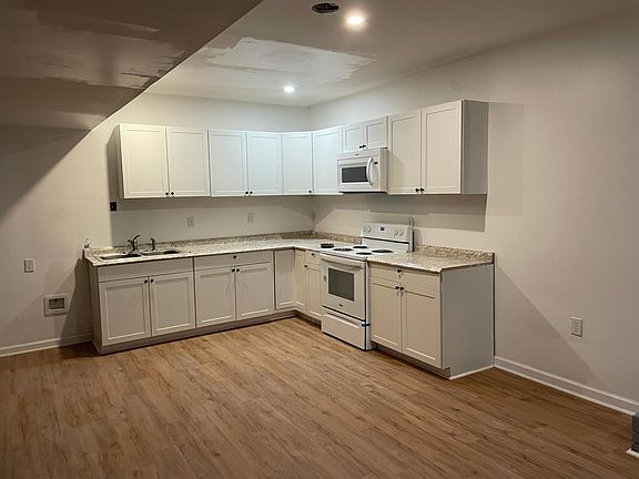 5th image of 134B Franjoy Ln #1