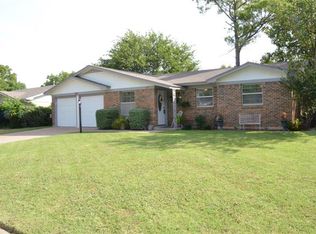 312 NW Jayellen Ave, Burleson, TX 76028