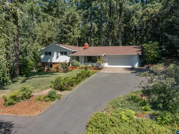 7260 NW Valley View Dr, Corvallis, OR 97330