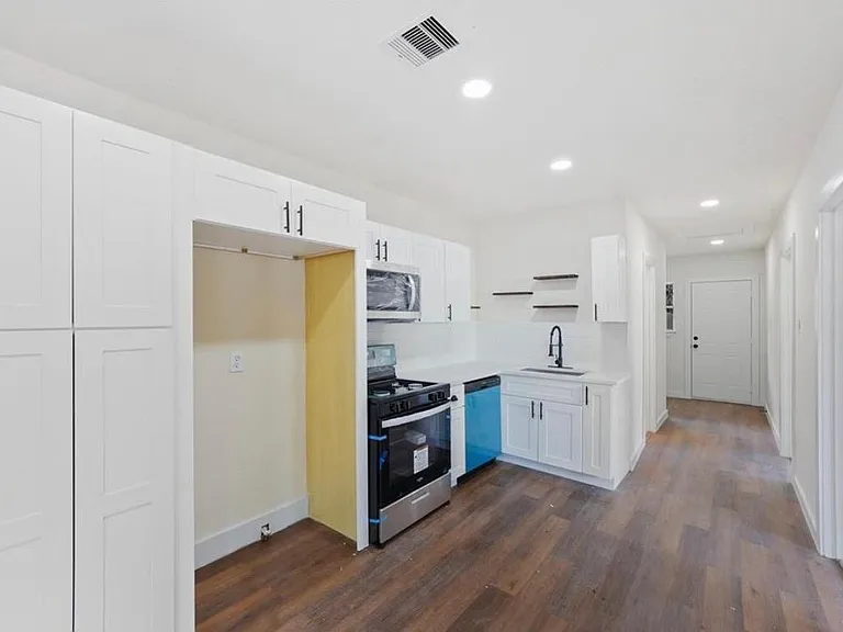 828 Westford St — Photo 10