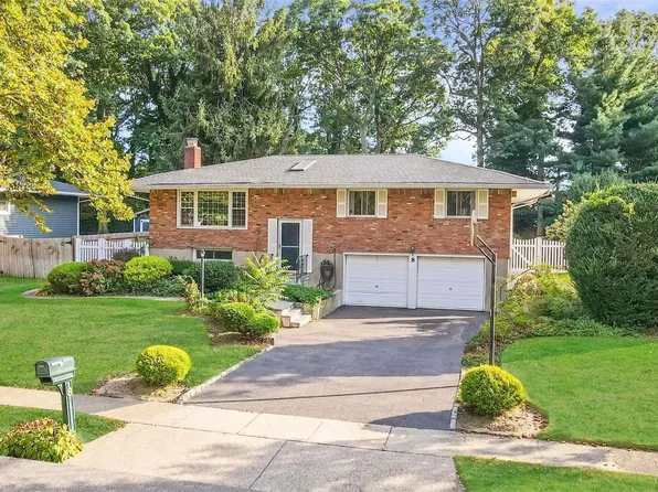 8 Hampton Street, Hauppauge, NY 11788