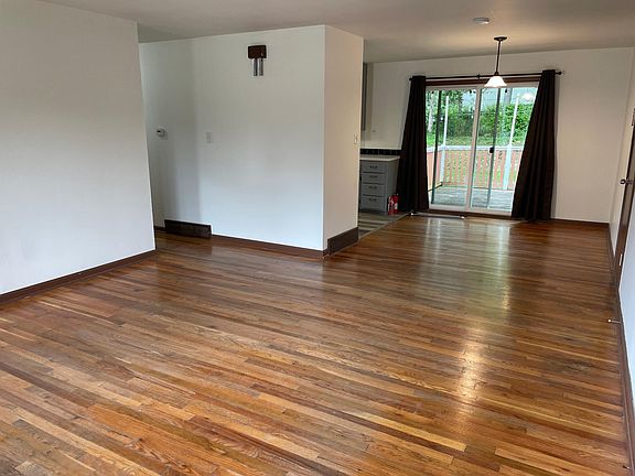 3rd image of 2133 Naismith Dr