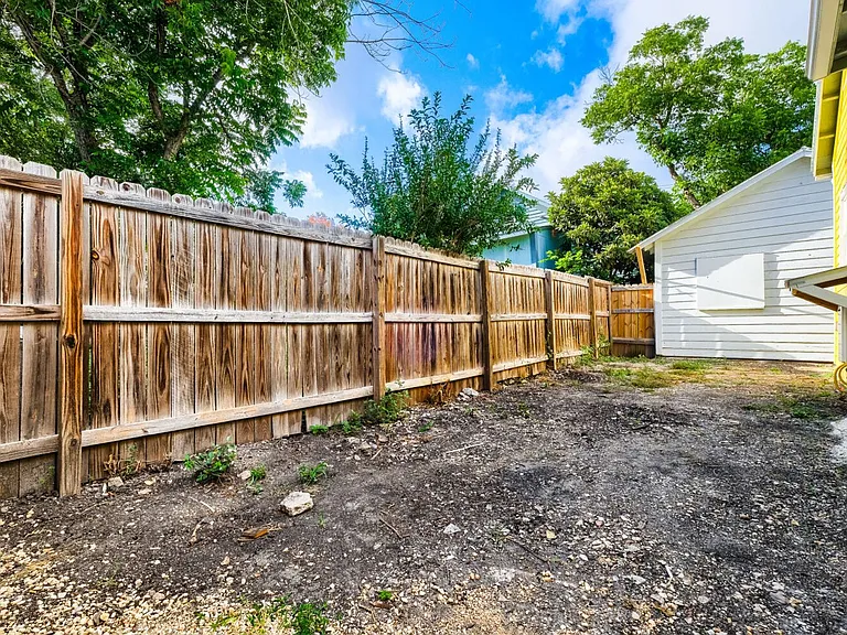 904 N Mesquite St — Photo 15