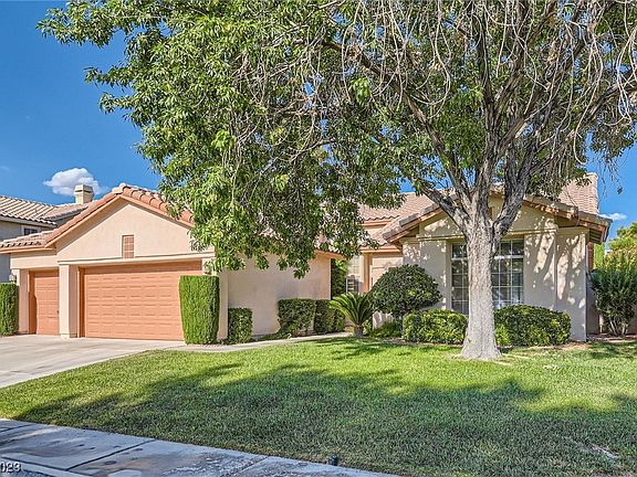 3rd image of 264 El Camino Verde St