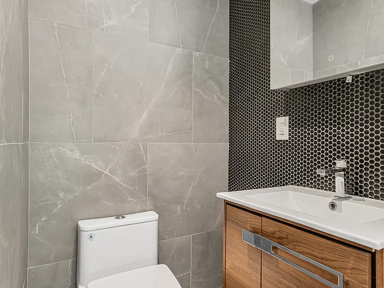 356 W 48th St #B — Photo 12