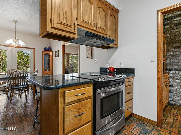 4th image of 16500 W Lake Dr