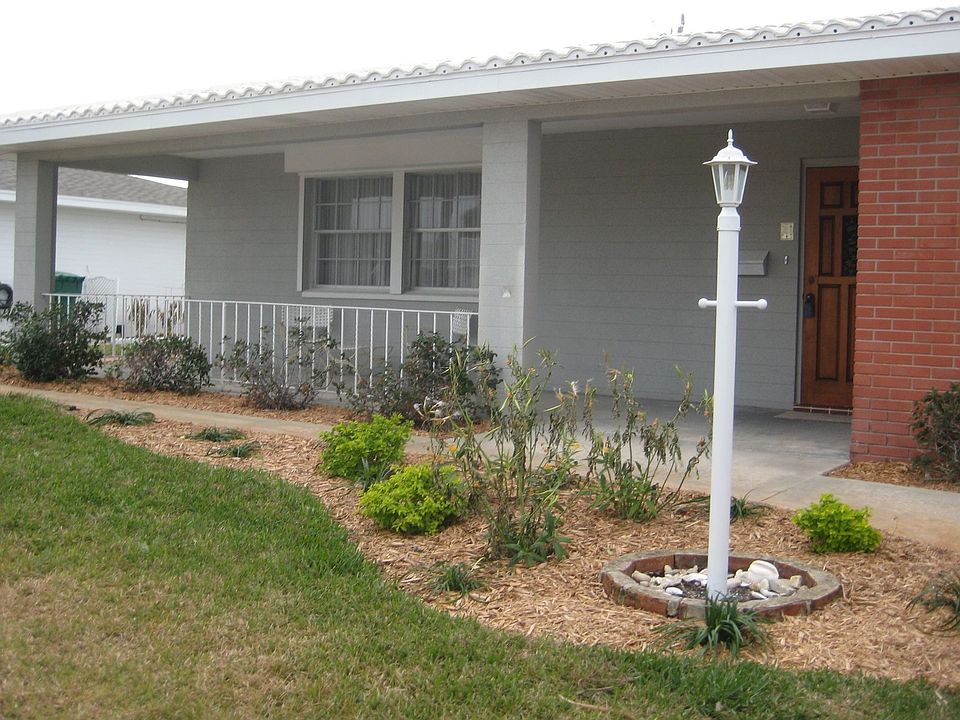 Front porch and entrance