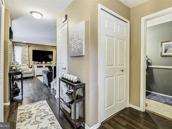 3rd image of 212 S Hill Dr