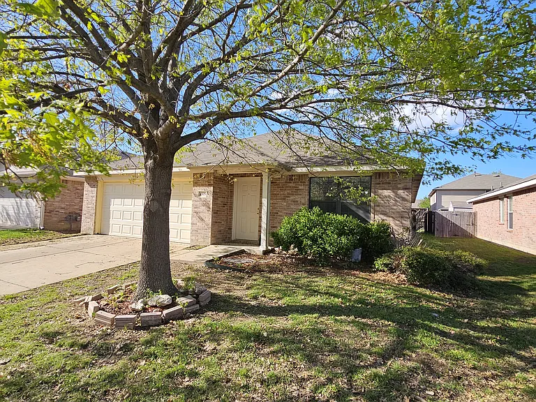 4305 Grassmere Rd — Photo 2