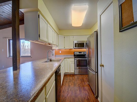 5th image of 1190 Green Acres Ln