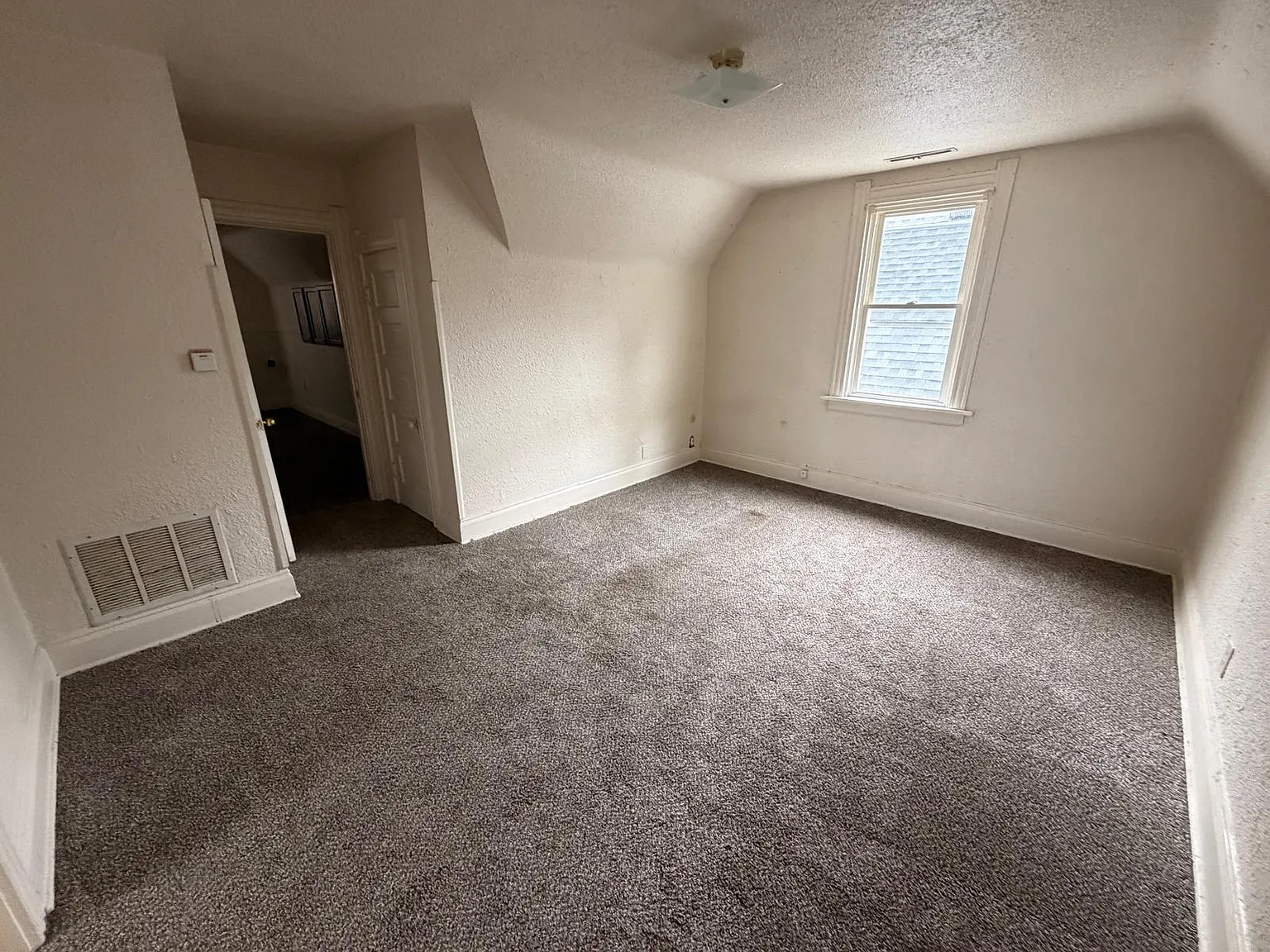 2 bed, $800 — Photo 2