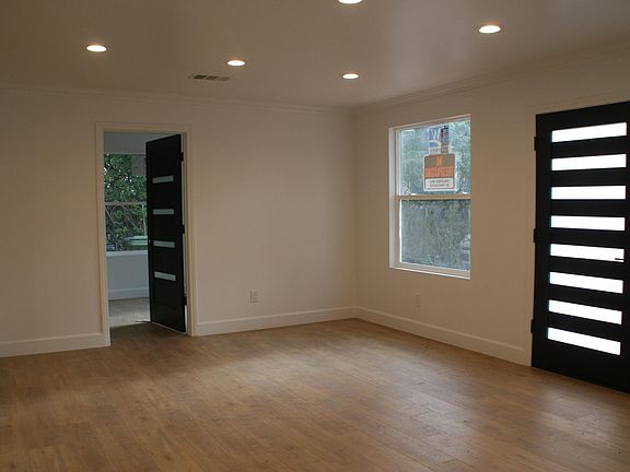4th image of 2130 Barry Ave