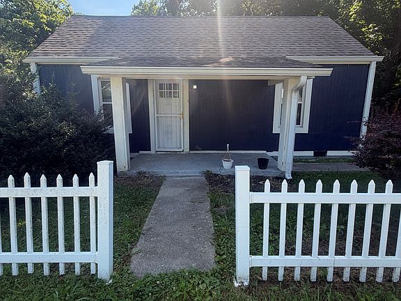2nd image of 3325 Collier St