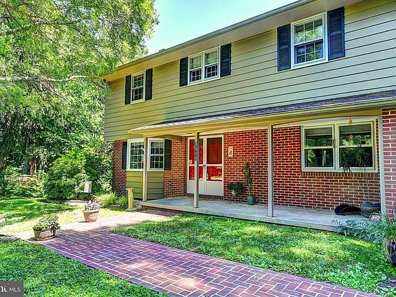 2nd image of 3005 Rolling Green Dr