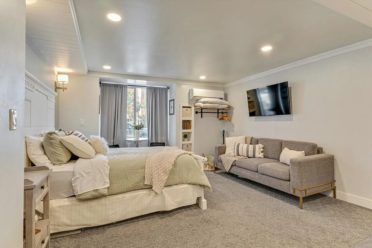2105 Prospector Avenue - 208 — Photo 1