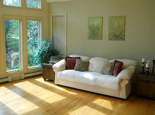 4th image of 420 Hartford Ave W