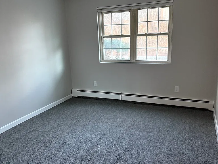 10 Karen Cir #4 — Photo 5