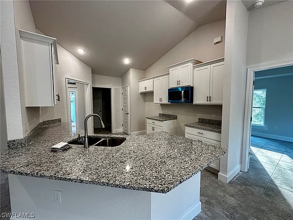 5th image of 2313 NE 36th St