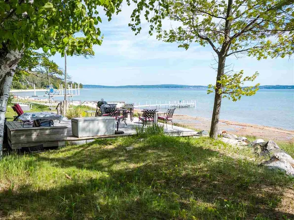 5087 Forest Beach Dr, Harbor Springs MI