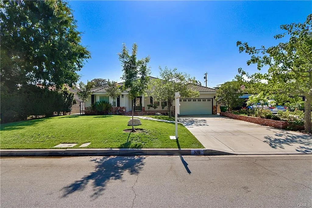 5 bed, 3277 sqft, $7,980 — Photo 1