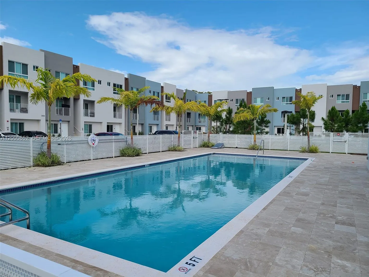 Aventura Village — Photo 3
