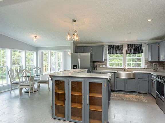 2nd image of 122 Graceland Dr