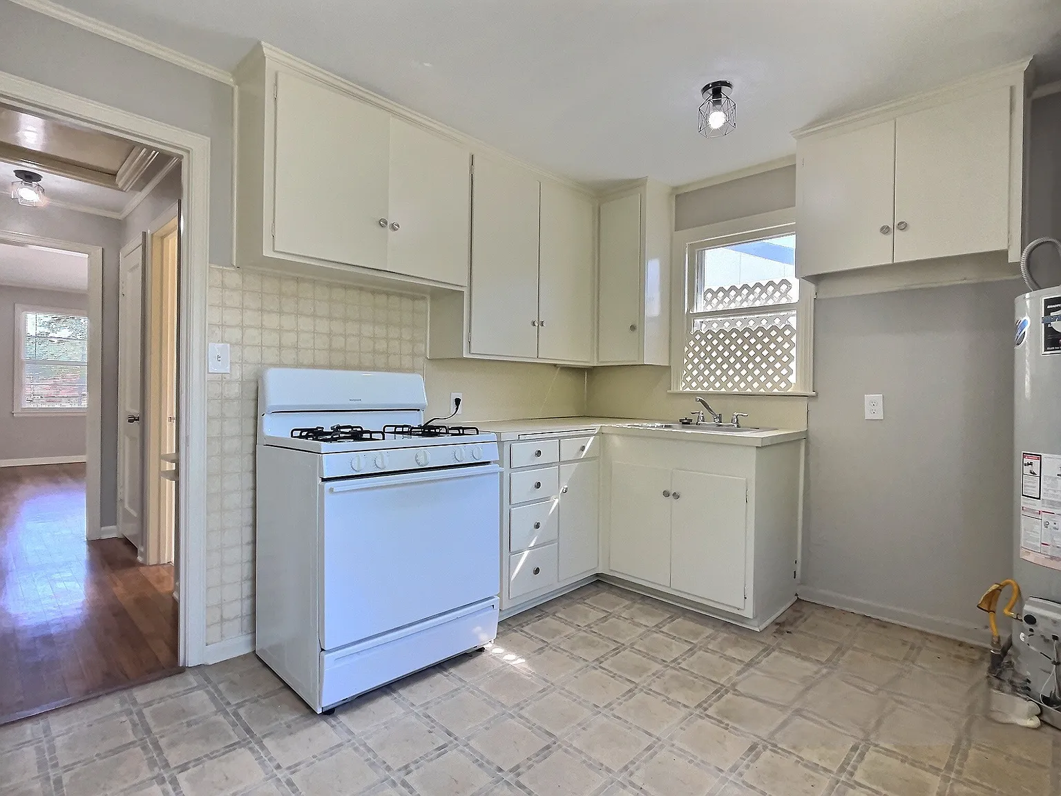 2 bed, 850 sqft, $975 — Photo 1