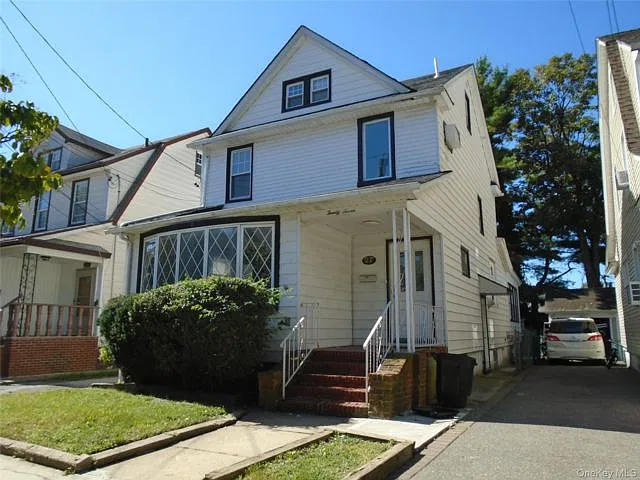 3 bed, 1.0 bath, 800 sqft, $3,500 — Photo 2