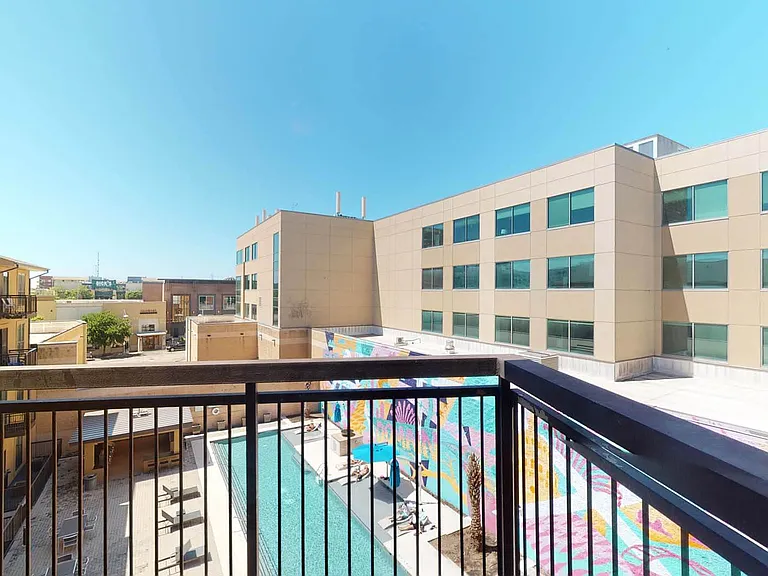 Residences at the Domain — Photo 68